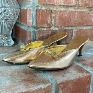 Golden vintage mod kitten heel mules by Kiki’s